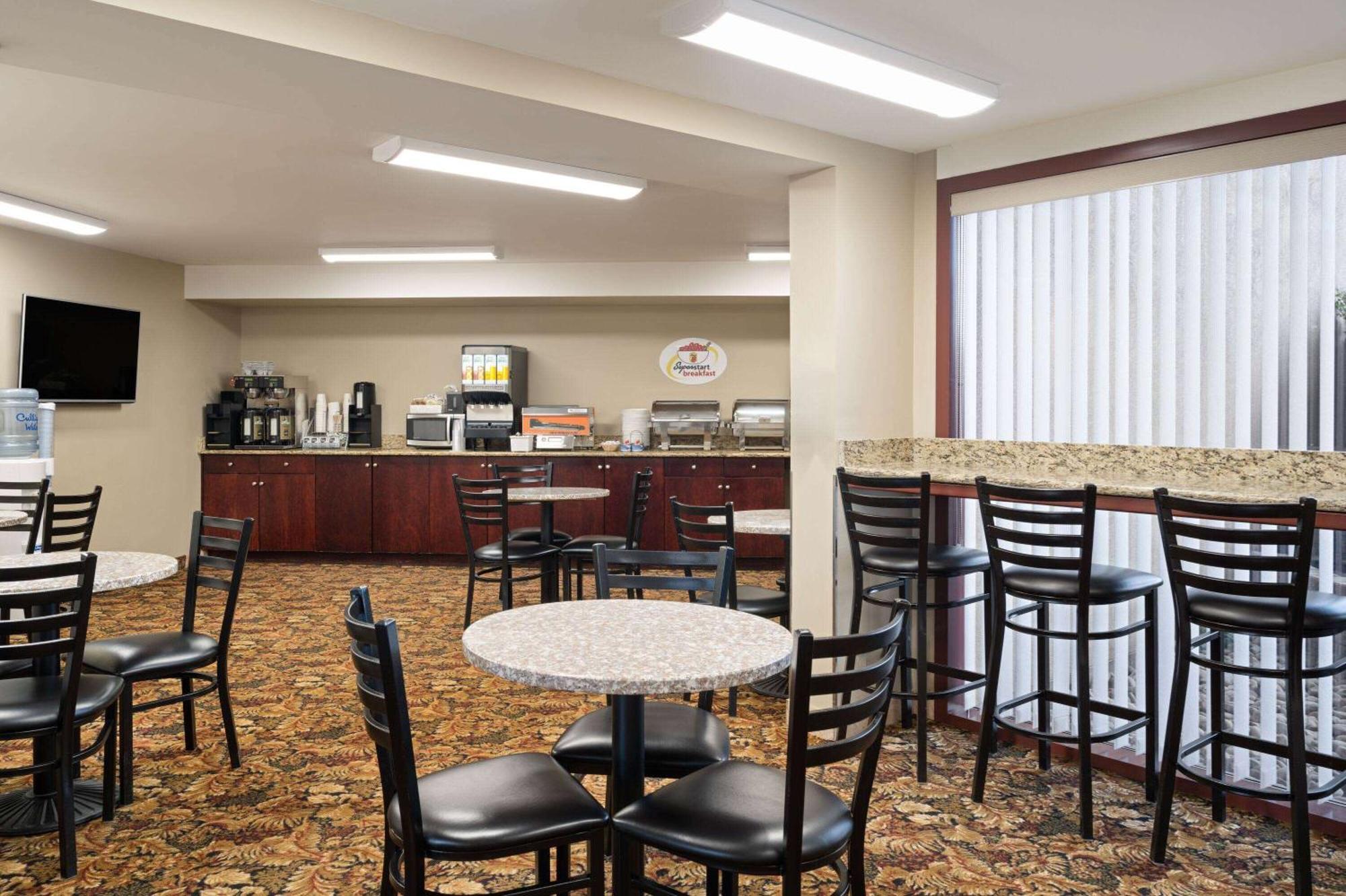 Super 8 By Wyndham Sherwood Park/edmonton Area Hotel